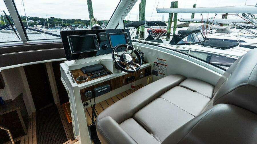 2013 Cruisers 48 Cantius