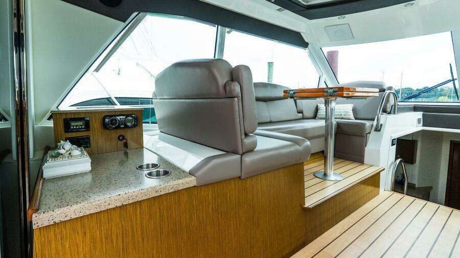 2013 Cruisers 48 Cantius