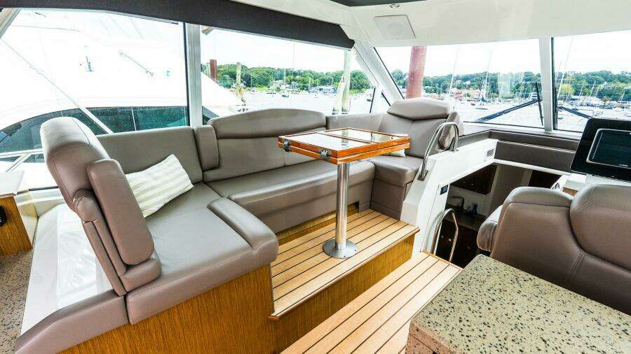 2013 Cruisers 48 Cantius