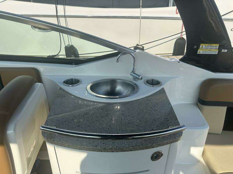 2014 Sea Ray 270 SLX
