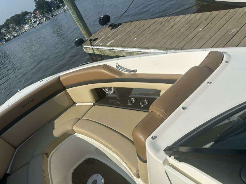 2014 Sea Ray 270 SLX