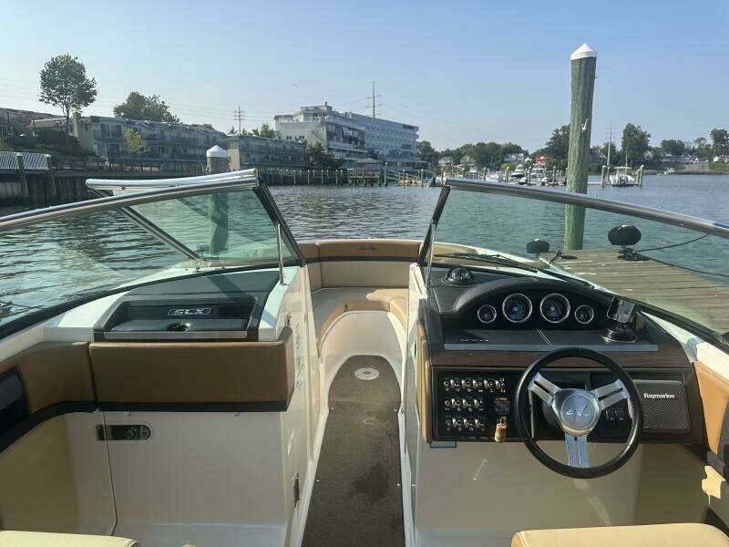 2014 Sea Ray 270 SLX