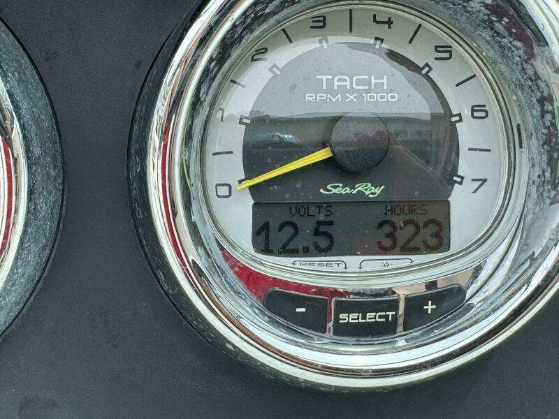 2013 Sea Ray 240 Sundeck