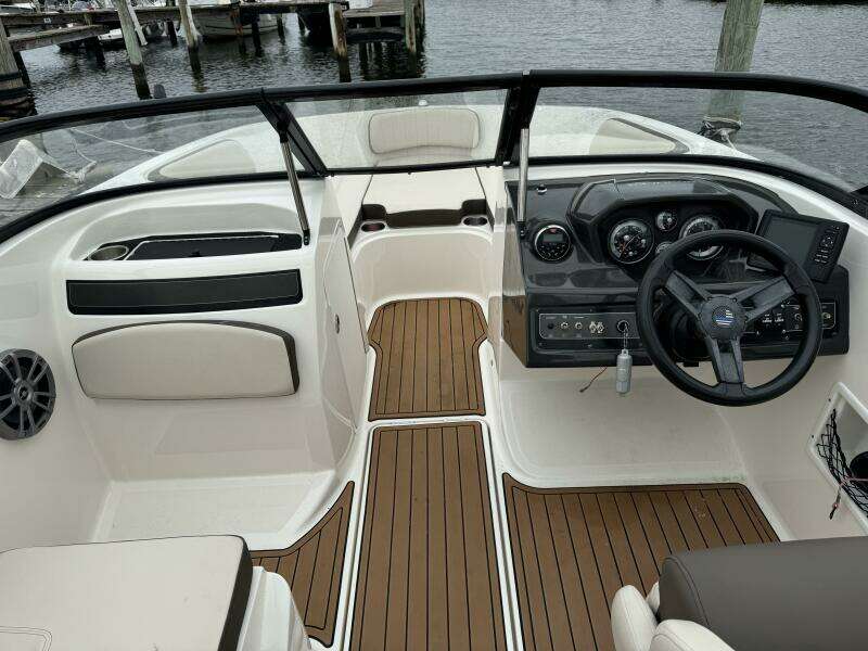 2018 Bayliner VR5 Bowrider OB