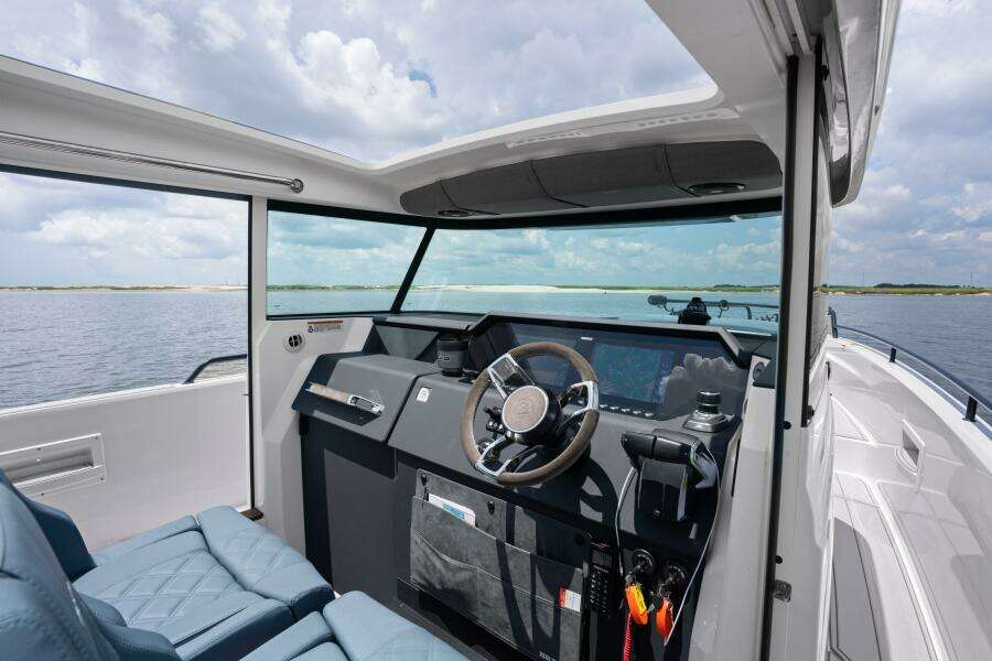 2023 Axopar 37XC Cross Cabin