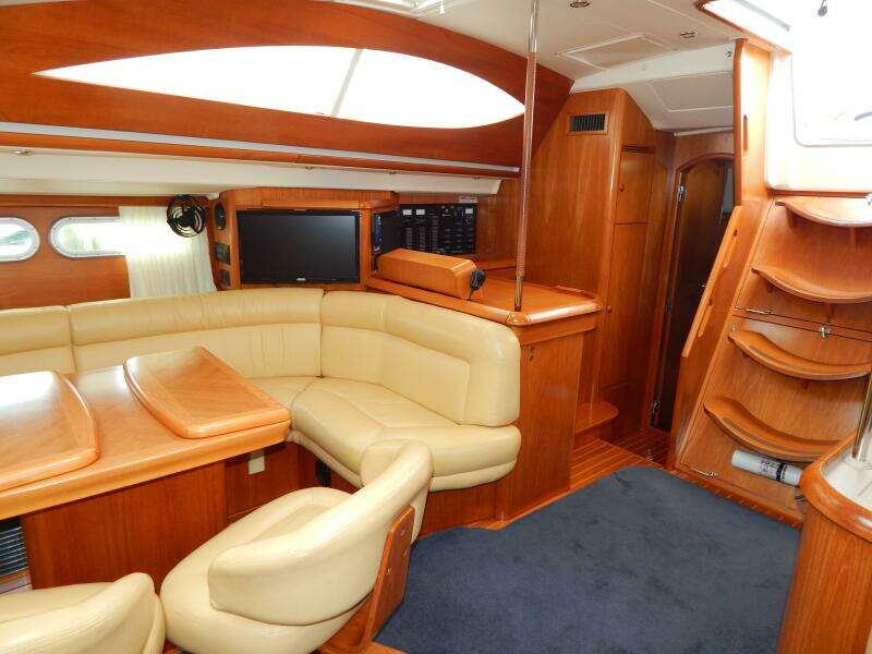 Salon starboard aft