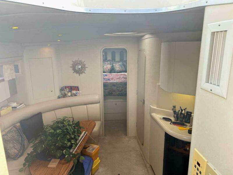 1997 Cruisers Yachts 4270 Esprit