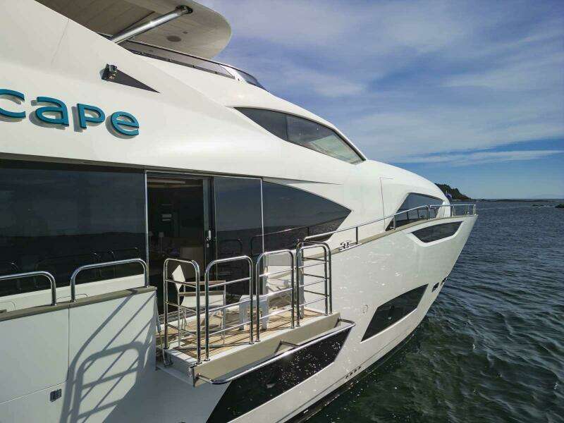 2017 Sunseeker 95 Yacht