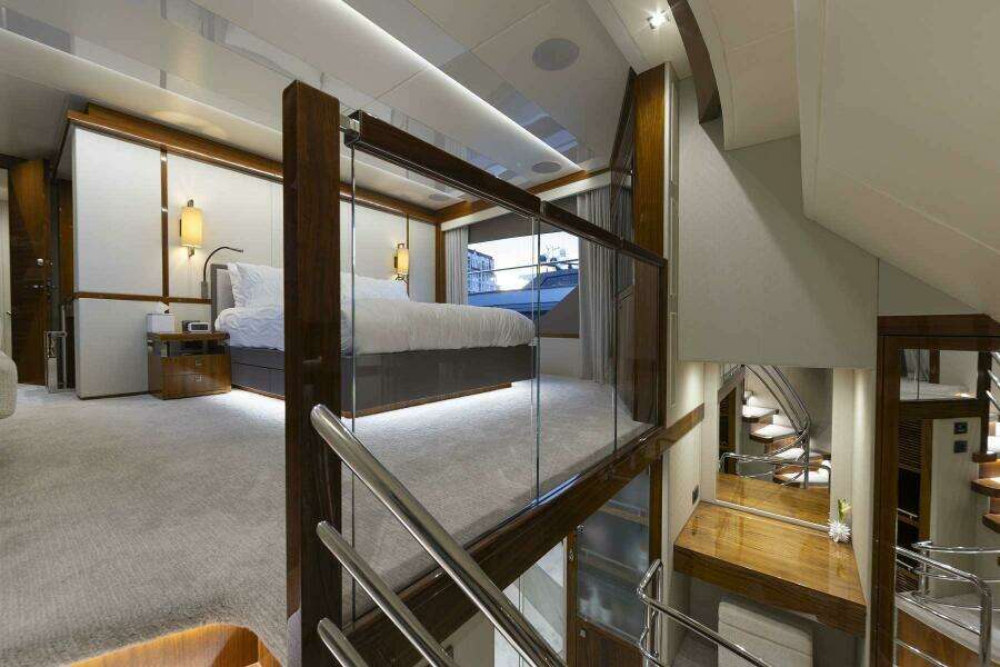 2017 Sunseeker 95 Yacht