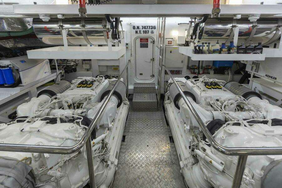 2017 Sunseeker 95 Yacht