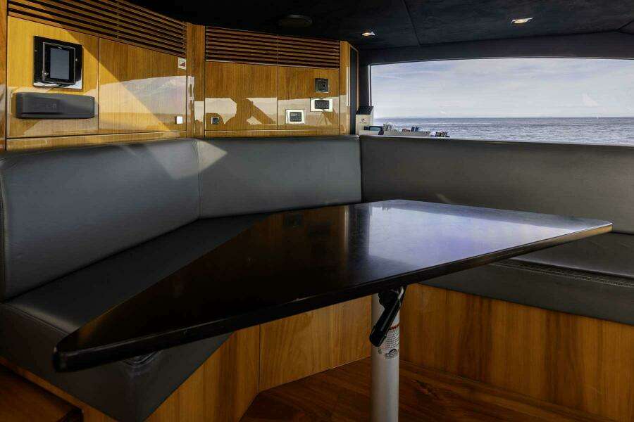 2017 Sunseeker 95 Yacht