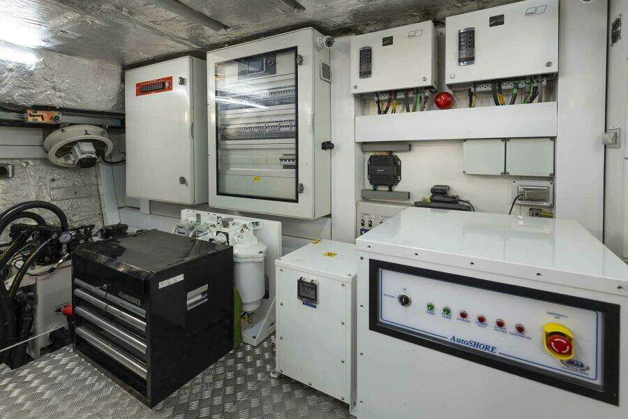 2017 Sunseeker 95 Yacht