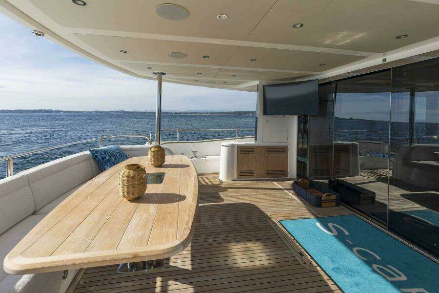 2017 Sunseeker 95 Yacht