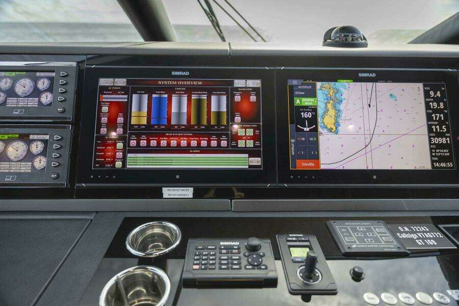 2017 Sunseeker 95 Yacht