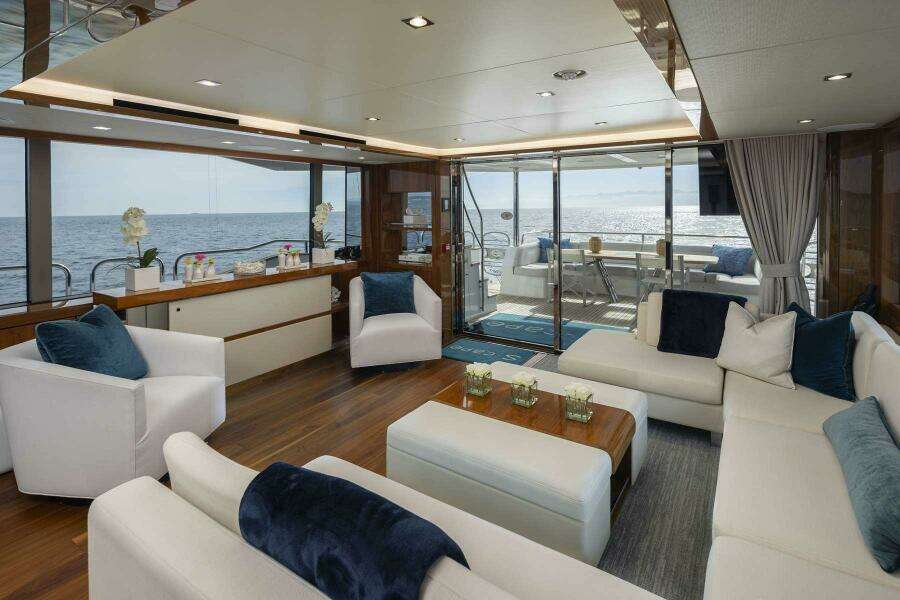 2017 Sunseeker 95 Yacht