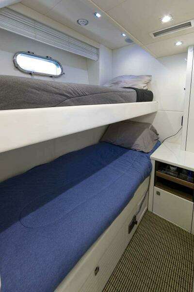 2017 Sunseeker 95 Yacht