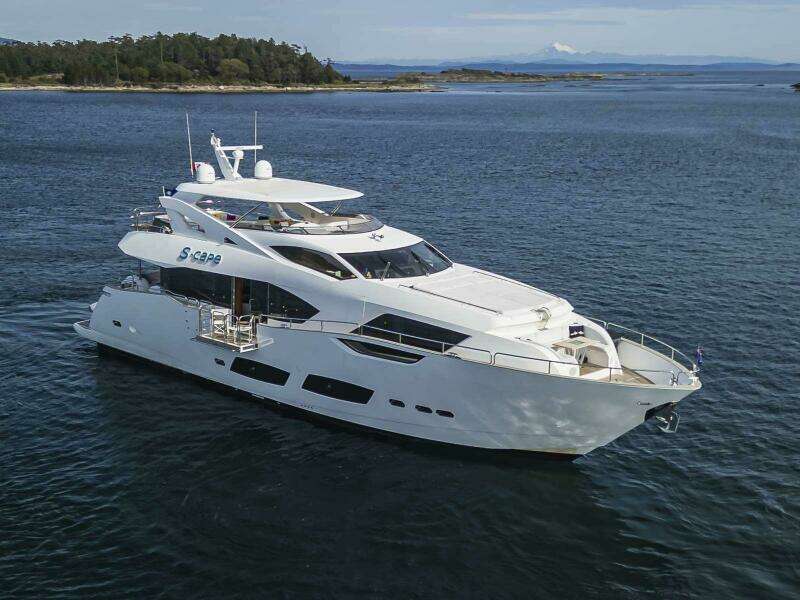 2017 Sunseeker 95 Yacht