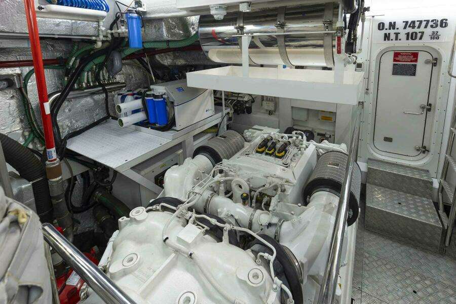 2017 Sunseeker 95 Yacht