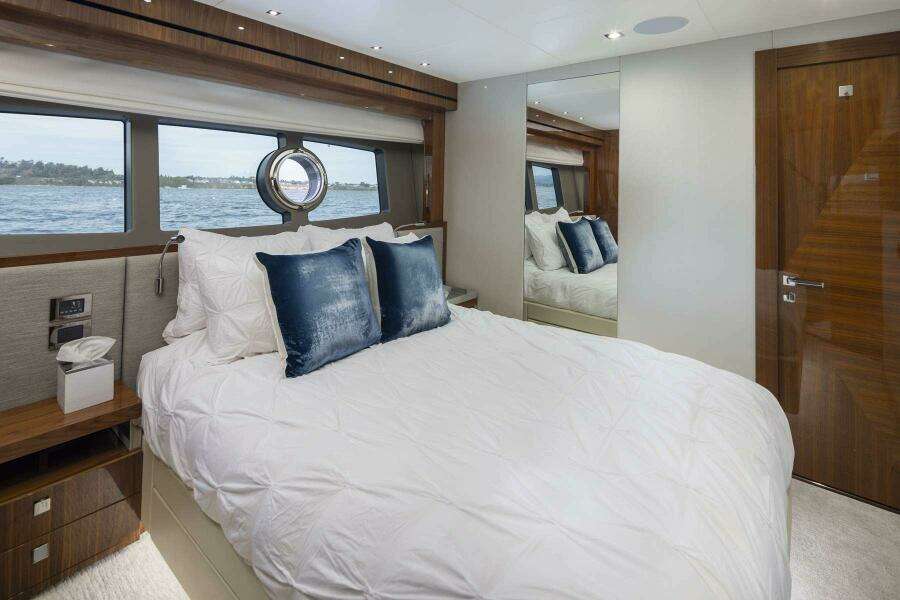 2017 Sunseeker 95 Yacht