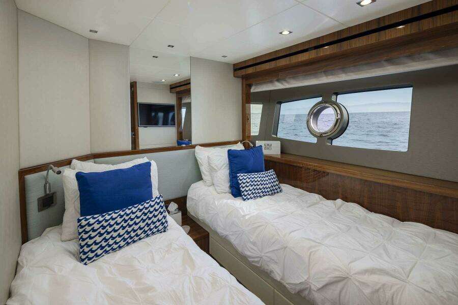 2017 Sunseeker 95 Yacht