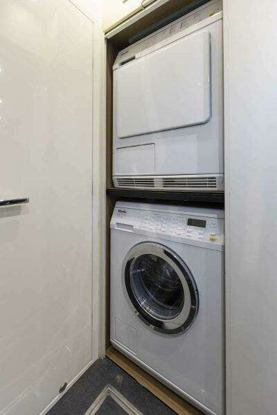 2017 Sunseeker 95 Yacht