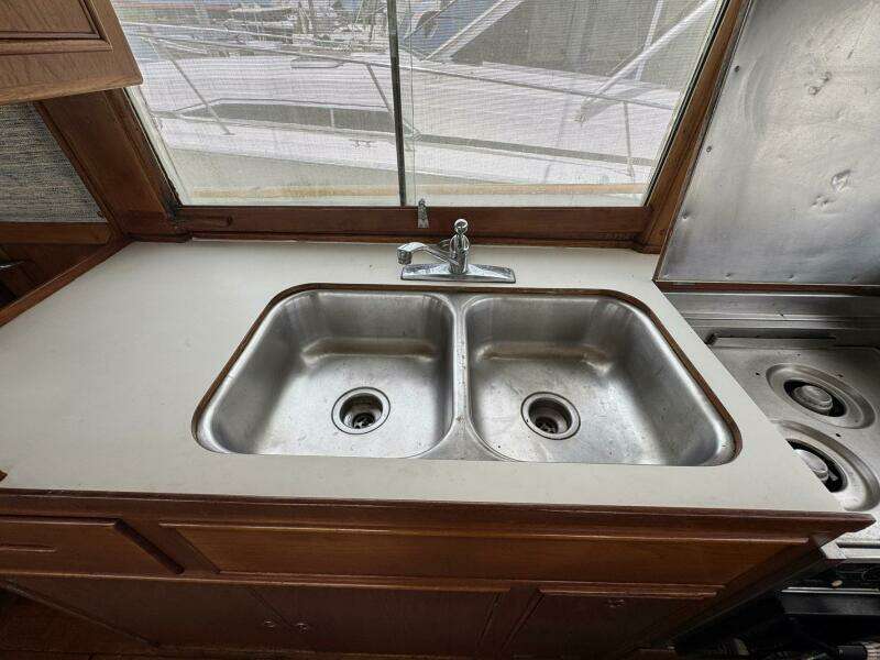 1989 Grand Banks 42 Motor Yacht