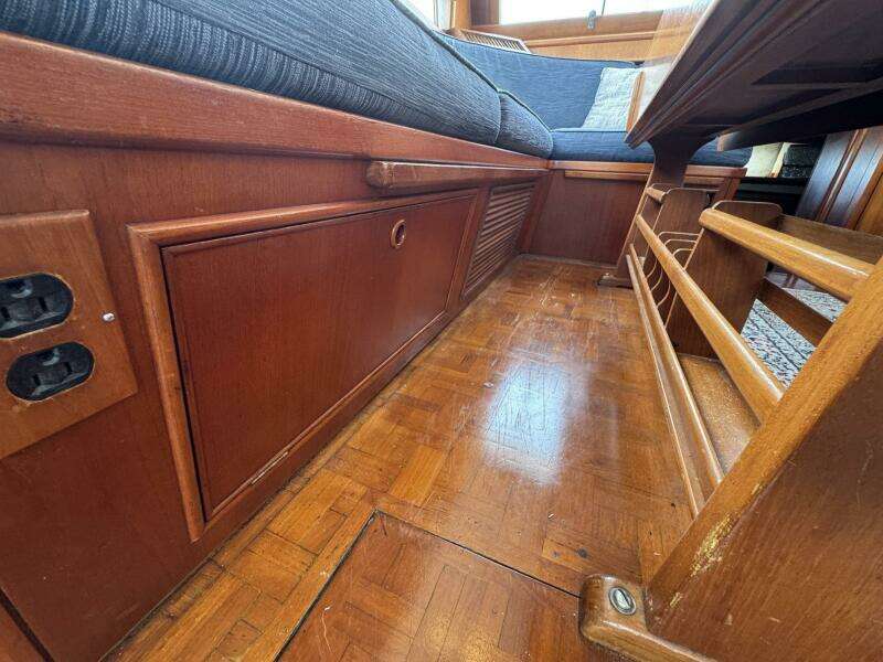 1989 Grand Banks 42 Motor Yacht