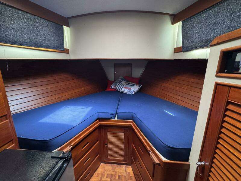 1989 Grand Banks 42 Motor Yacht