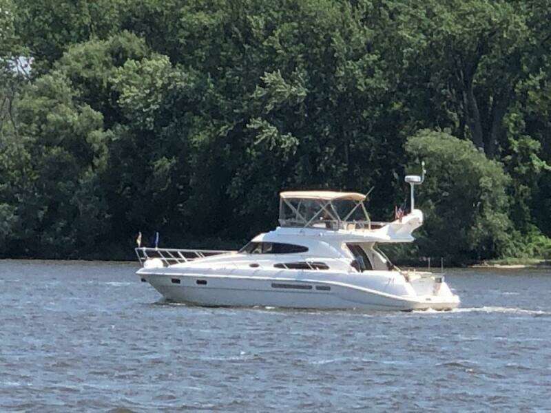 47' Sealine underway1