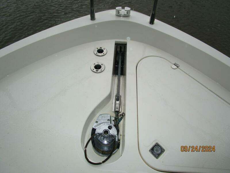 47' Sealine anchor windlass
