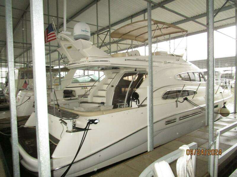 47' Sealine starboard aft profile1