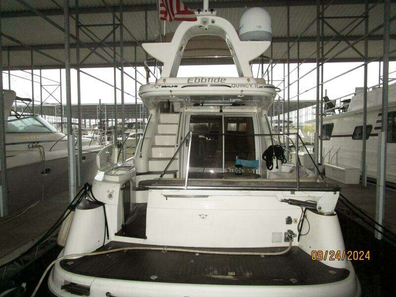 47' Sealine aft profile