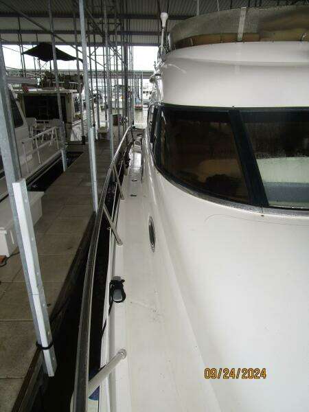 47' Sealine starboard side deck1