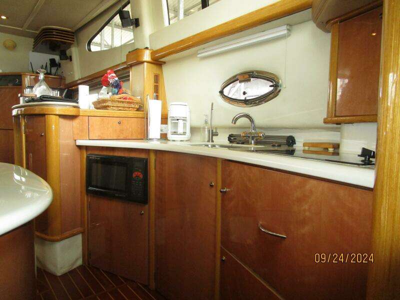 47' Sealine galley2