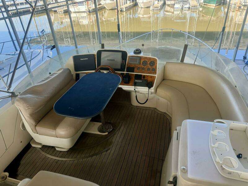 47' Sealine flybridge forward2