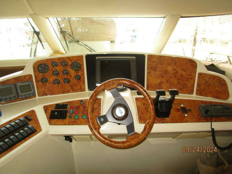 47' Sealine lower helm2