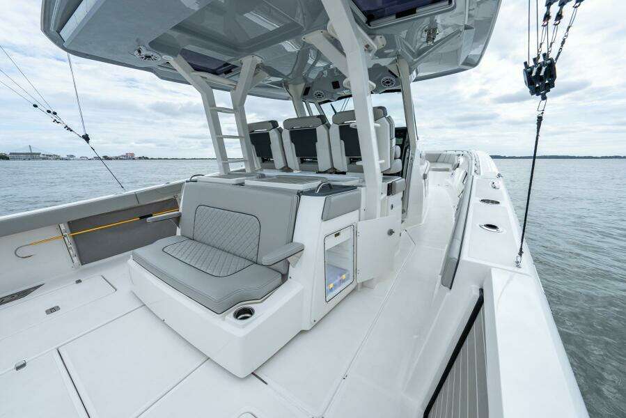 2023 Pursuit S 428 Sport