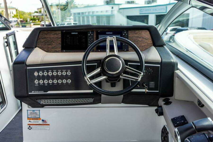 Four Winns 35 - Helm