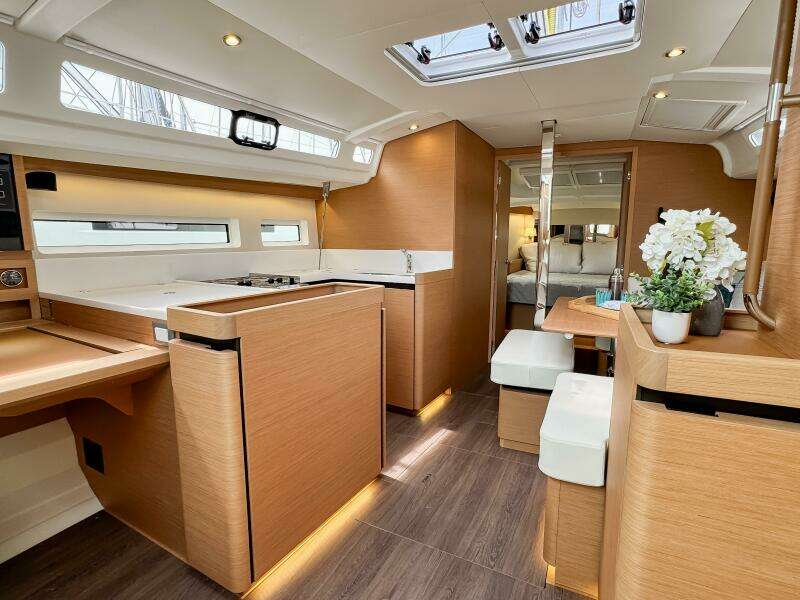 2023 Jeanneau Sun Odyssey 440 #442