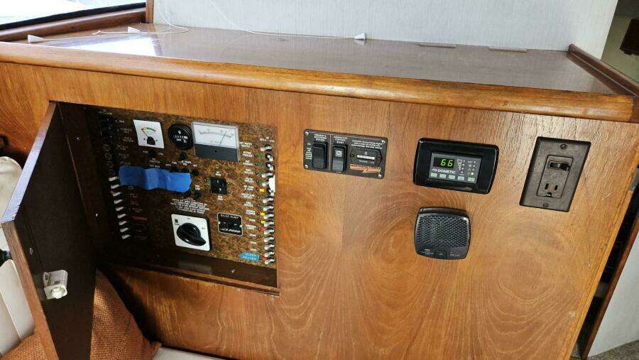 1989 Ocean Yachts 32 SS