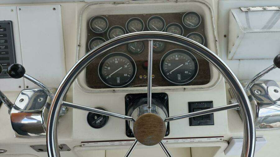 1989 Ocean Yachts 32 SS