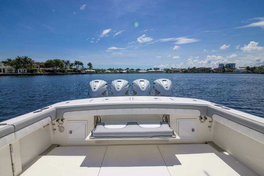 Regulator 41 2021 - Exterior Cockpit