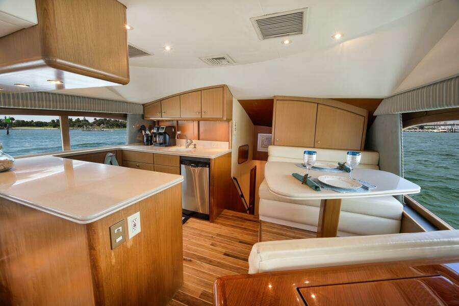 Ocean 57 Positive Attitude - Interior Dinette