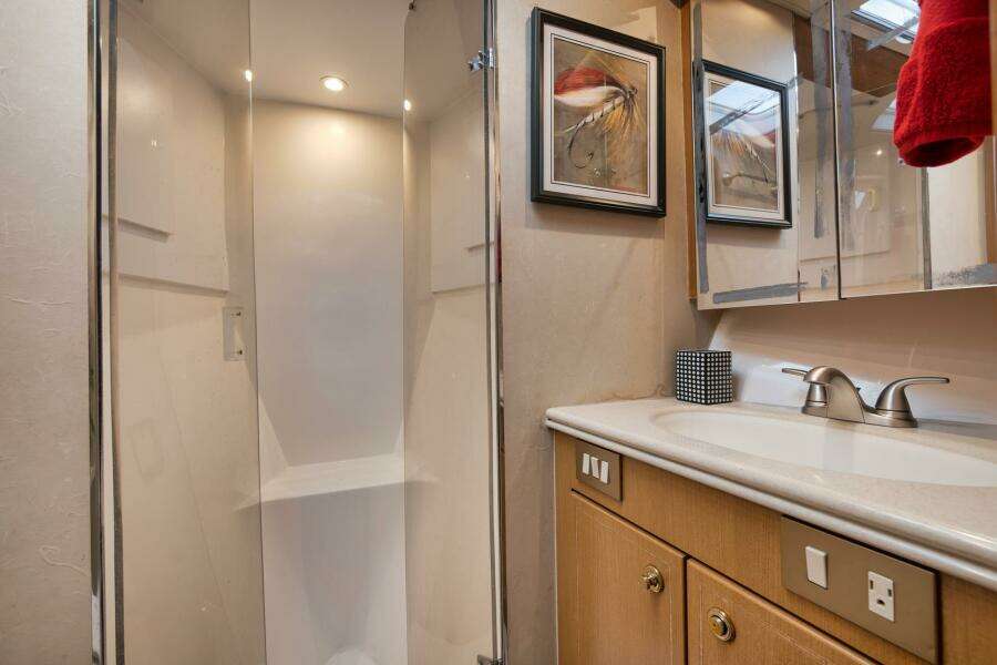 Ocean 57 Positive Attitude - Interior Head