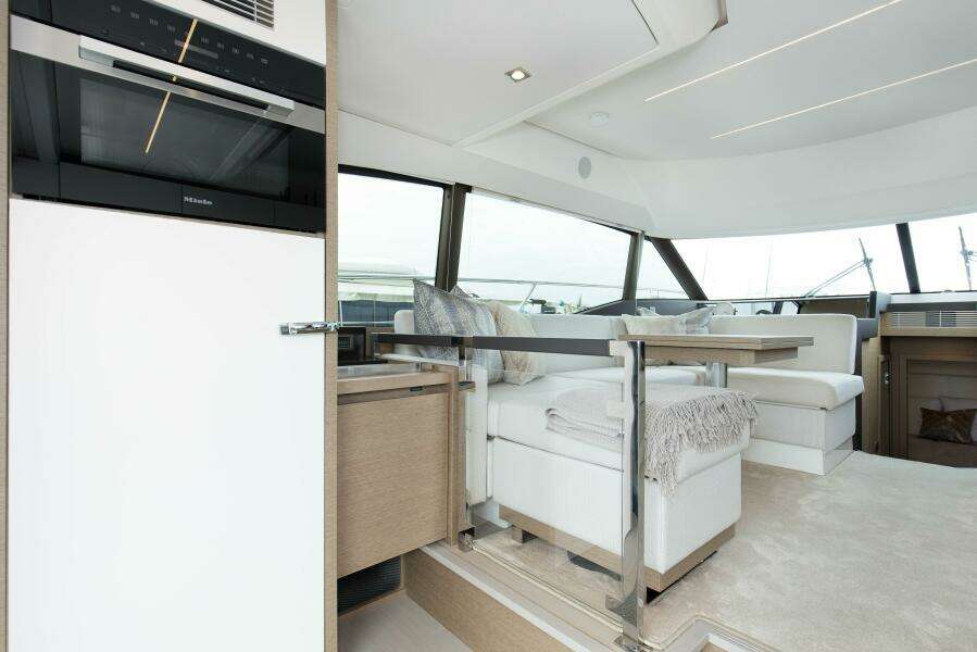 2023 Prestige 460 Flybridge "Pass-N-Bye"