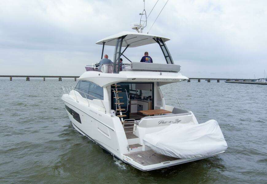 2023 Prestige 460 Flybridge "Pass-N-Bye"