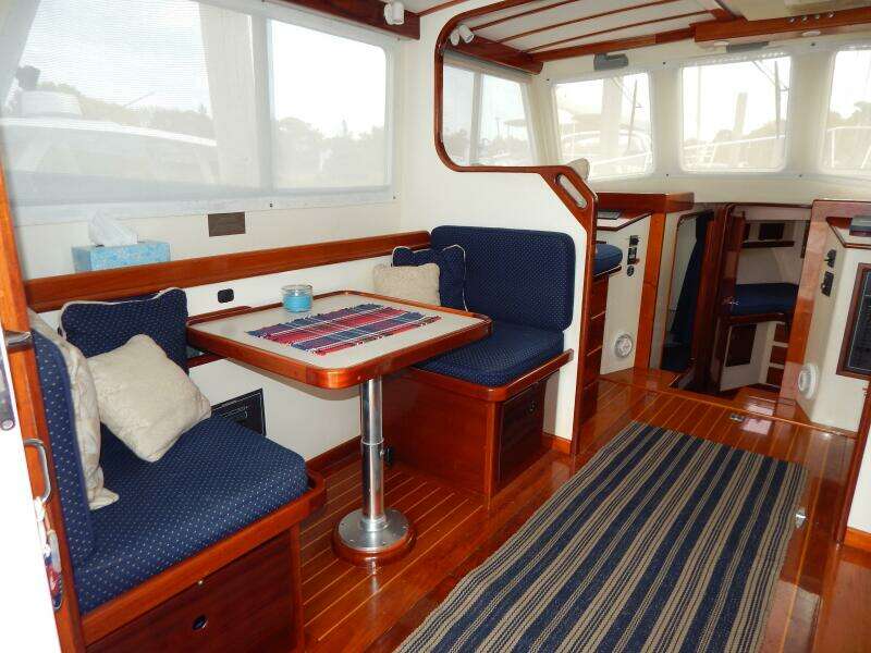 2000 BHM Flybridge Cruiser