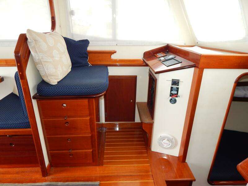 2000 BHM Flybridge Cruiser