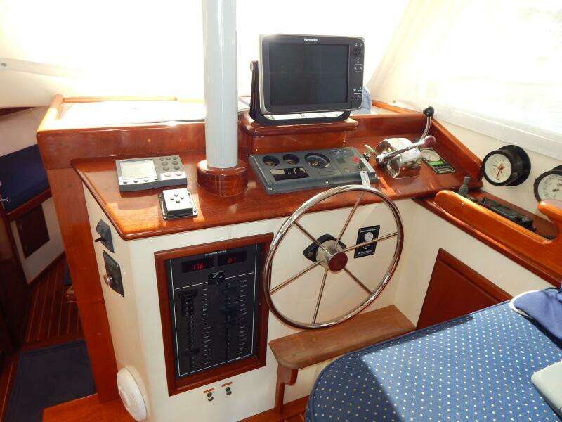 2000 BHM Flybridge Cruiser