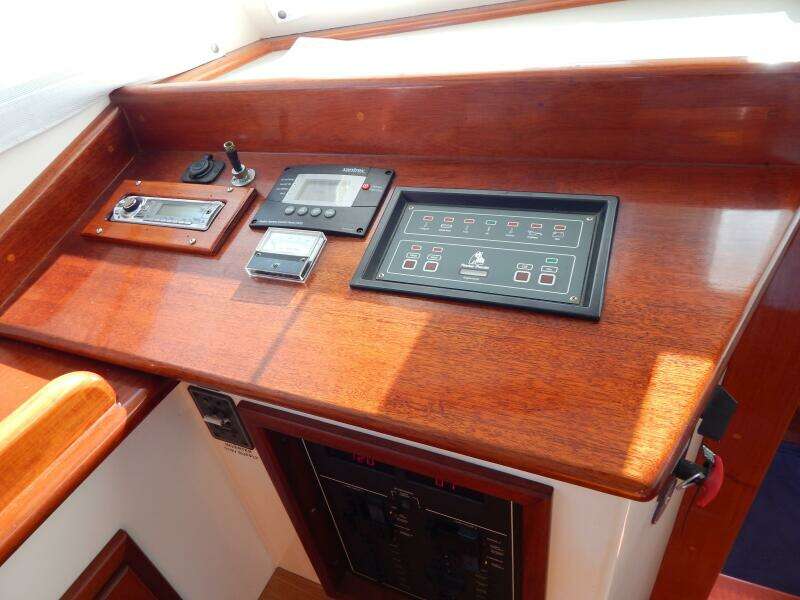 2000 BHM Flybridge Cruiser